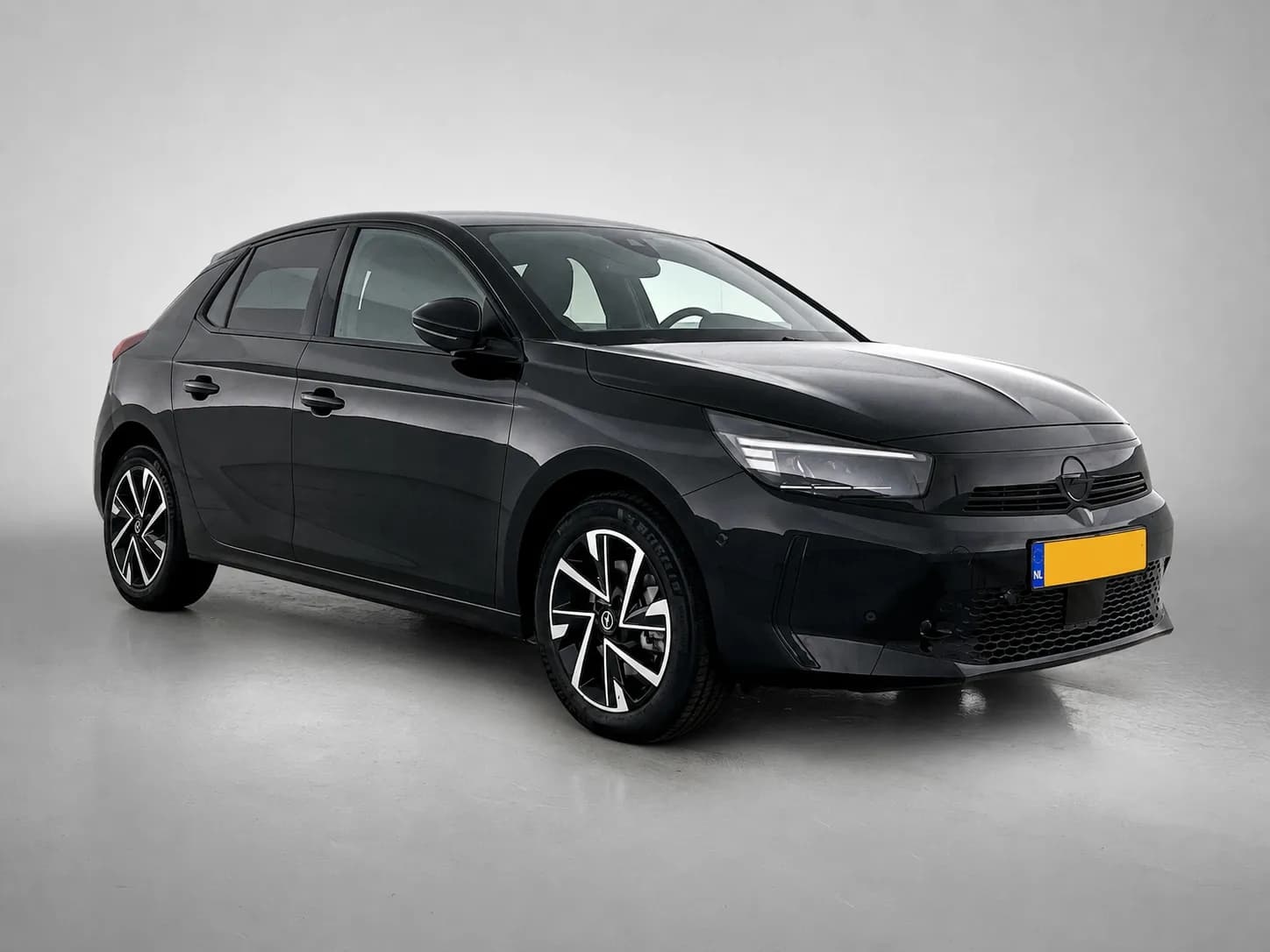 Opel Corsa Benzine Hatchback private lease — voor