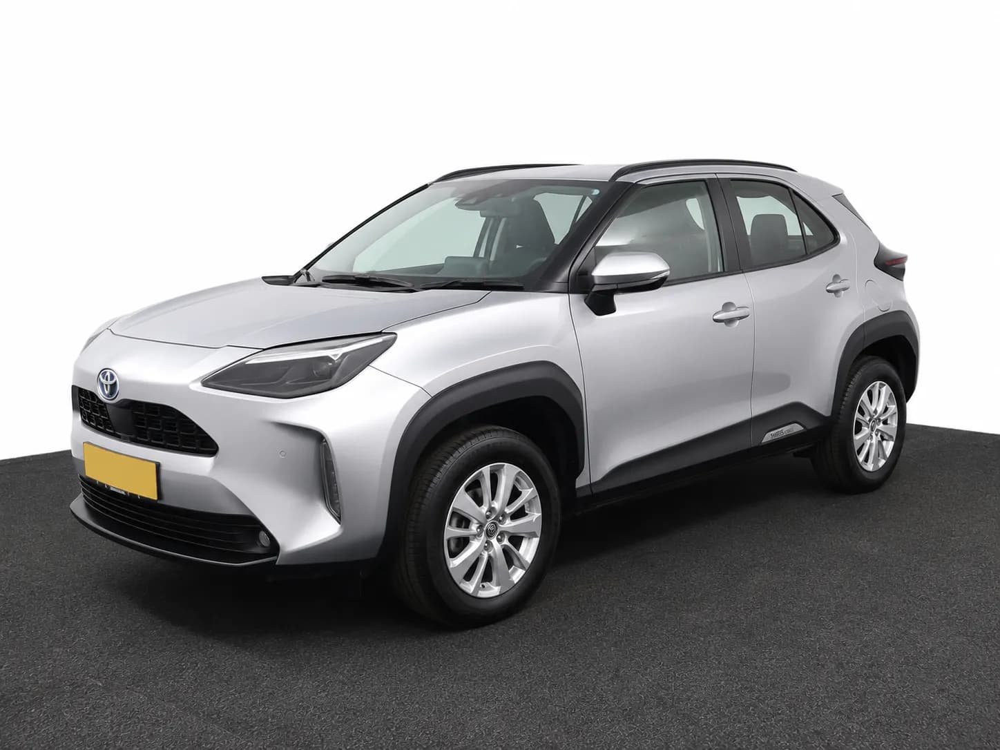 Toyota Yaris Cross Hybride SUV private lease — voor