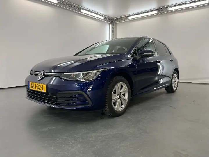 Volkswagen Golf Benzine Sedan private lease — voor